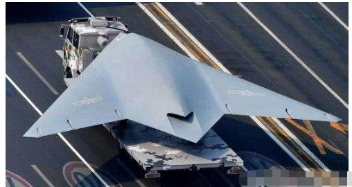 日本|国庆阅兵中的「攻击-11」是怎样一款无人作战机？有哪些亮点？