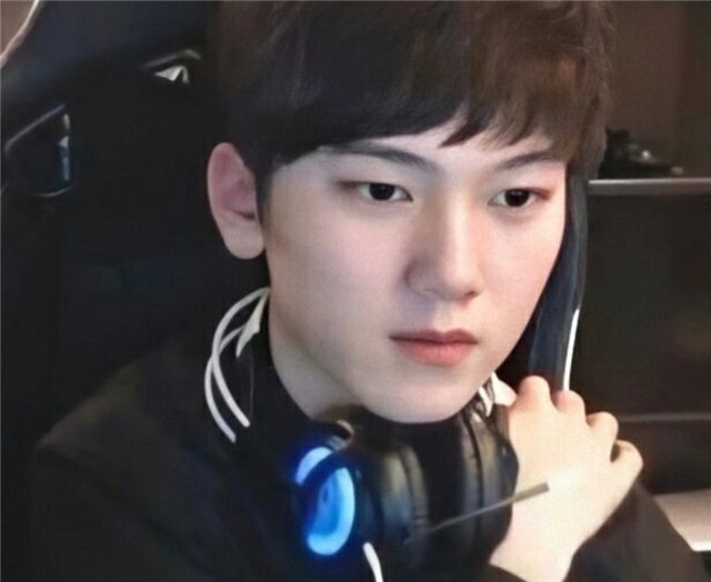 Uzi：Uzi和JKL的差距有多大？Karsa直播透露：两人不在一个级别上