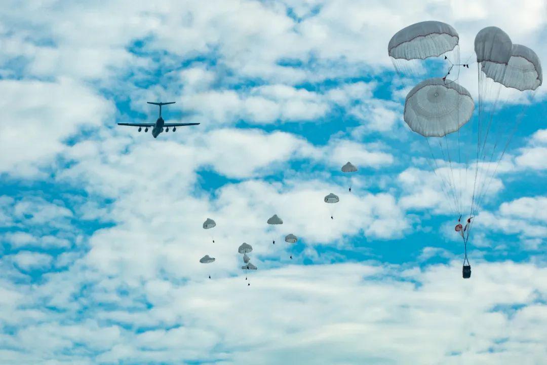 「高原」迈向“空中合成军”！西北高原上演“天降奇兵”，对印释放信号？