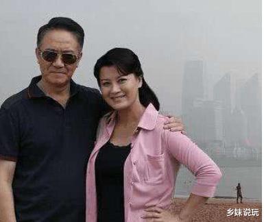 李幼斌|李幼斌：与24年原配离婚，娶3婚史兰芽，看看岳父是谁就明白了