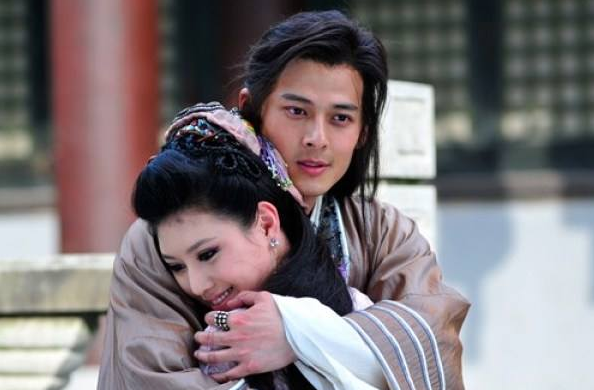 杨幂|八年前他提拔了杨幂,八年后他被人忘却,如今的杨幂再将他捧红!