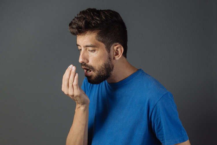 口臭|张开嘴就有一股味？中医提醒：经常口臭，原因可能有4个