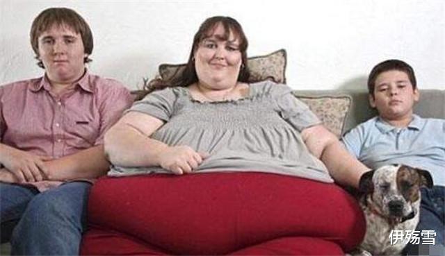 伊殇雪|高富帅博士痴恋600多斤女子,不顾瘫痪娶回家,还鼓励继续增肥