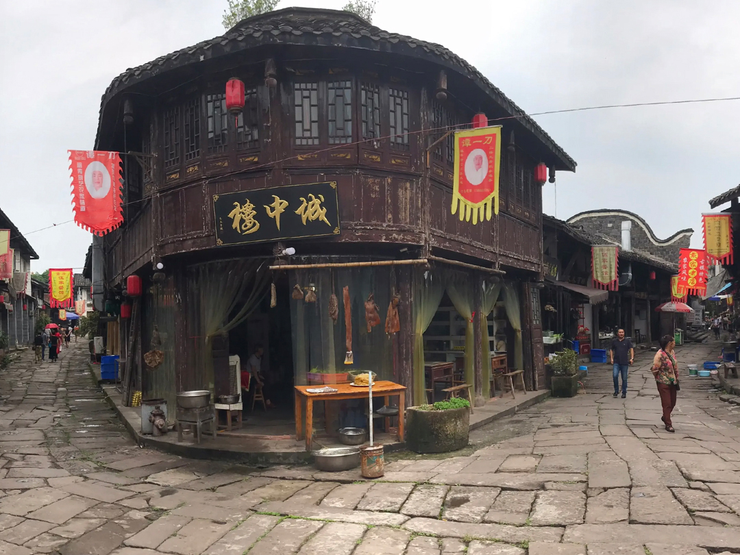 『重庆』重庆一座三面悬崖的古镇，中国十大古镇之一，4A级景色无门票