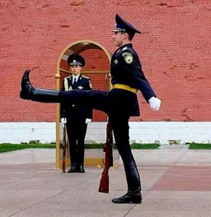 【】阅兵呢，能不能严肃的看完？！