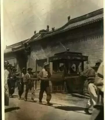 老照片@老照片记录真实的清朝嫁女:图一就突破常人的想象!