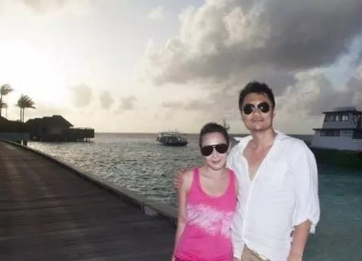 粉红女郎|《粉红女郎》17年演员现状：主演几乎全过气，两个配角跻身一线