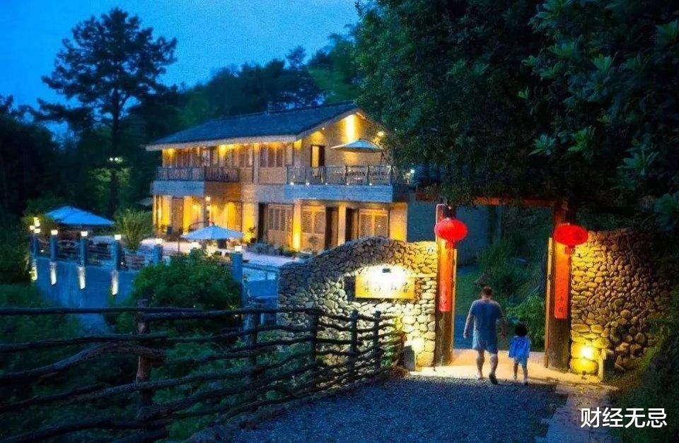 旅游业|景区利润狂跌，过万民宿倒闭，中国旅游业能靠这个黄金周复苏吗？