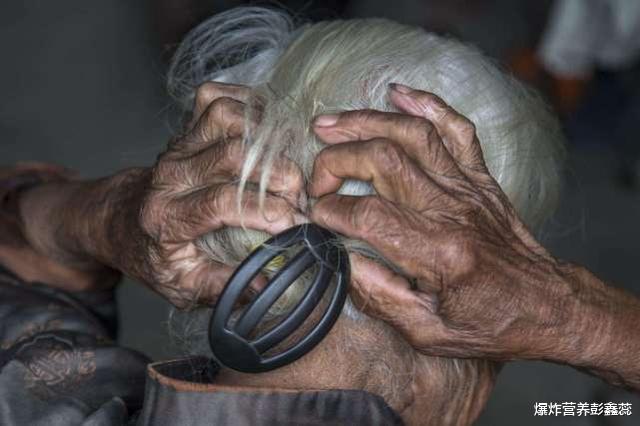 肝癌|白头发的“祸根”找到了，营养师：多吃这4类食物，打败它