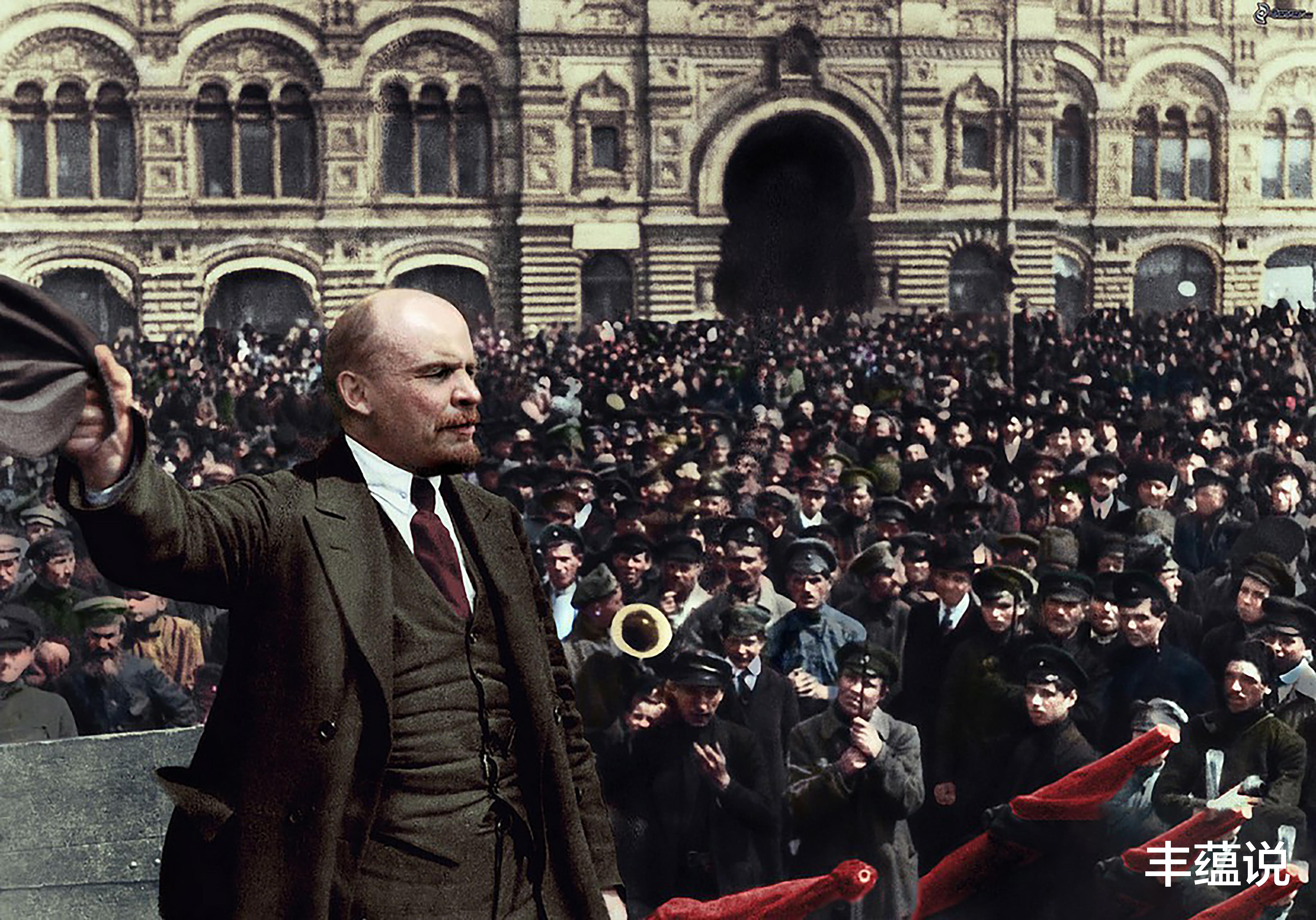 恩人|历史上过目难忘的老照片:马路边泡澡的洋太太,最后一张徒手焊接原子弹