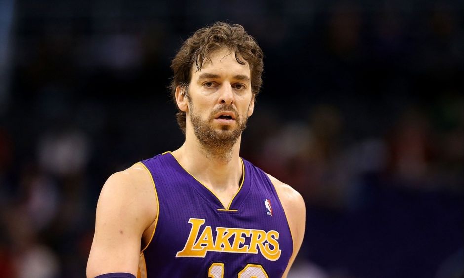 「科比·布莱恩特」已经有凯尔特三巨头了，为什么给科比一个加索尔还引起了联盟震撼