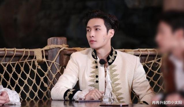 张艺兴：张艺兴宣布退出《极限挑战》，录制时早有端倪，独留王迅难以撑场