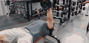 胸肌|8个用哑铃虐胸的动作，每周练2次，坚持6周，胸肌想不大都难！