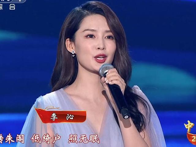 迪丽热巴|国庆晚会怼脸拍：唐嫣苹果肌抢镜，热巴脸变长，关晓彤状态最好
