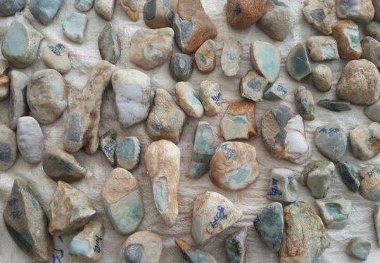 「缅甸翡翠」翡翠开窗料特别容易赌涨?看了这个例子再说吧!