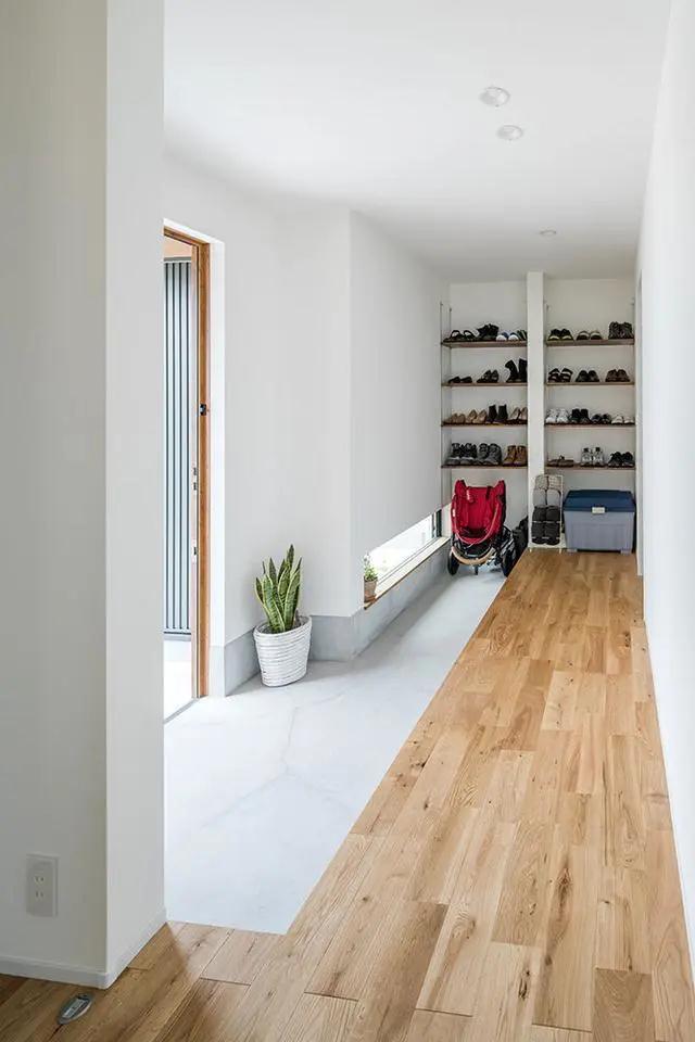 []108平复式楼造了2间厕所，玄关挖空一半，鞋子全挂墙上！