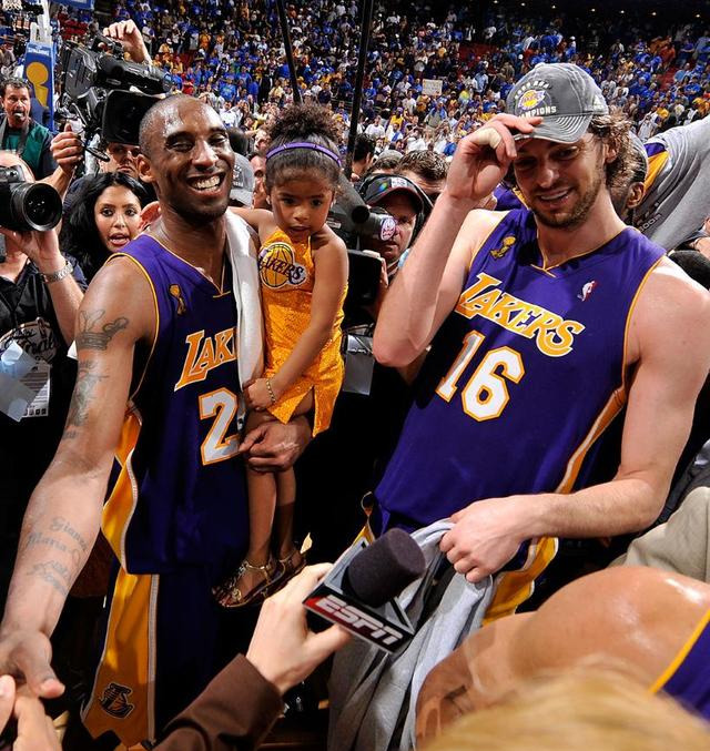 科比·布莱恩特|布莱恩特家族又添新成员！瓦妮莎好开心：爱你们