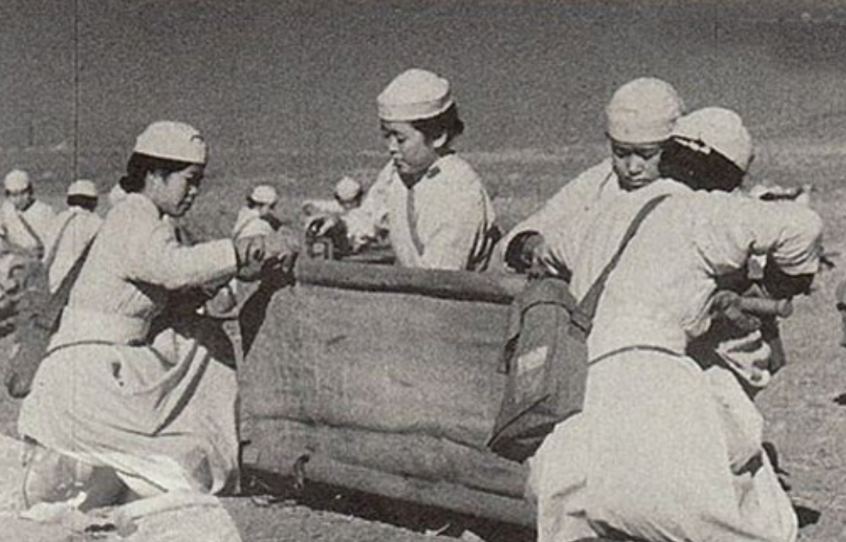 『黄忠』漂亮女护士冒死救下一小战士，22年后战士报恩，护士才知是大人物