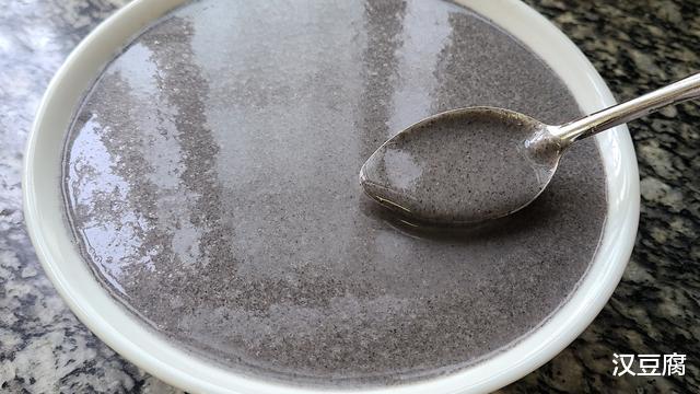 糯米粉|细腻顺滑的黑芝麻糊，简单美味，吃上一口就能让人着迷
