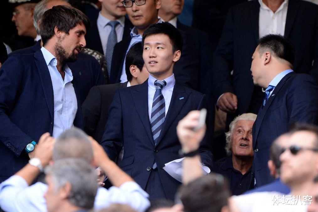 张康阳|张康阳返回意大利！座驾曝光：蓝黑定制款，售价不到17万人民币