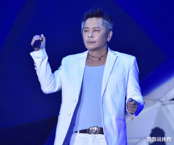 王杰|他曾是百万唱片歌手，妻子半夜被迫陪跳，生下女儿后离开再没相见