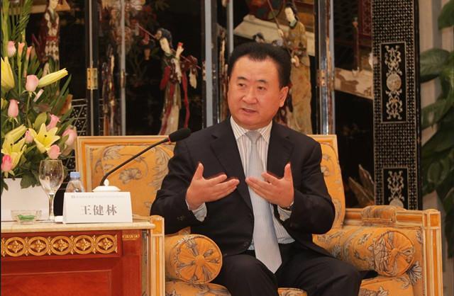 王健林|8900亿负债减至1800亿，王健林如何摆脱经济束缚？少不了妻子加持