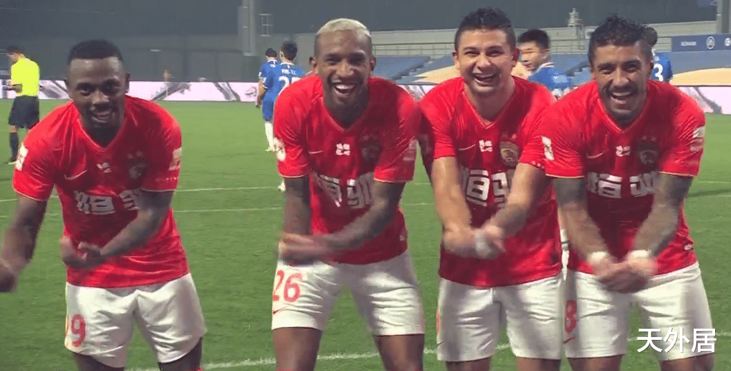 广州恒大|恒大3外援+3归化豪阵踢疯了！费南多12分钟造3球，李铁请签收