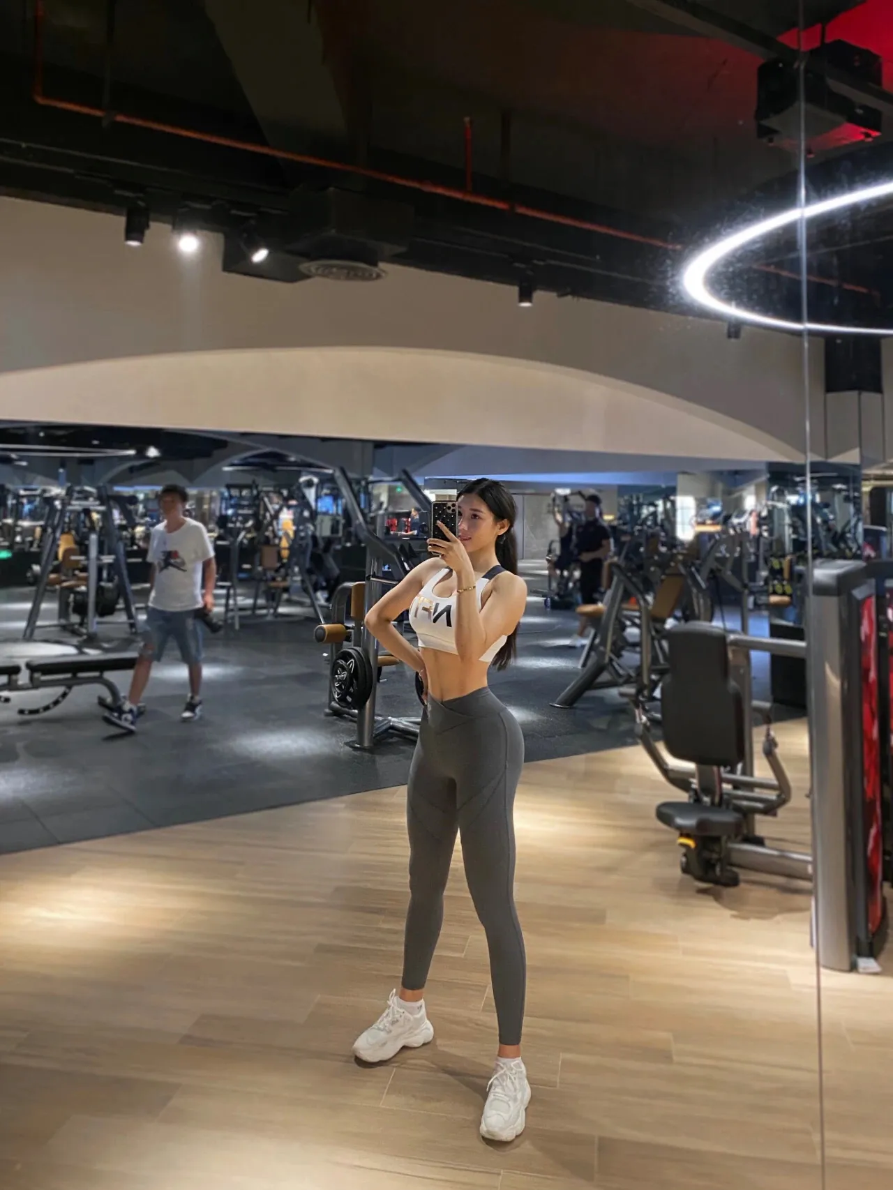 卡戴珊|健身美女刘太阳火了!身材超过美国卡戴珊,曾是世界旅游小姐冠军