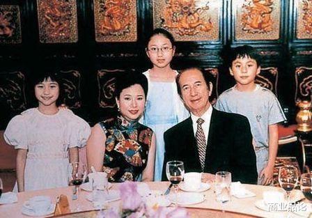 『何鸿燊』何鸿燊最失意的女儿，一出生就不招父亲喜欢，能力却不输何超琼