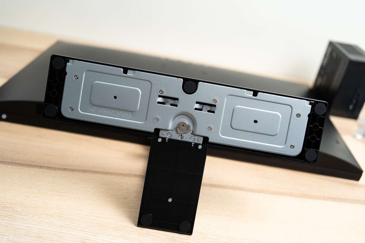 hdr|32寸+4K+HDR10，大屏搭配迷你主机搭建极简桌面