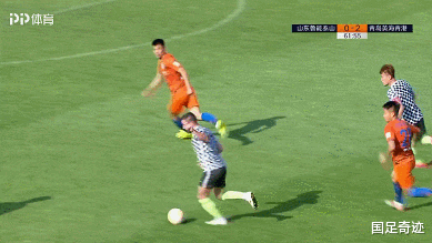 山东鲁能■申花20岁新星太强悍！8分钟内连续2次强吃对手，一人打爆鲁能右路