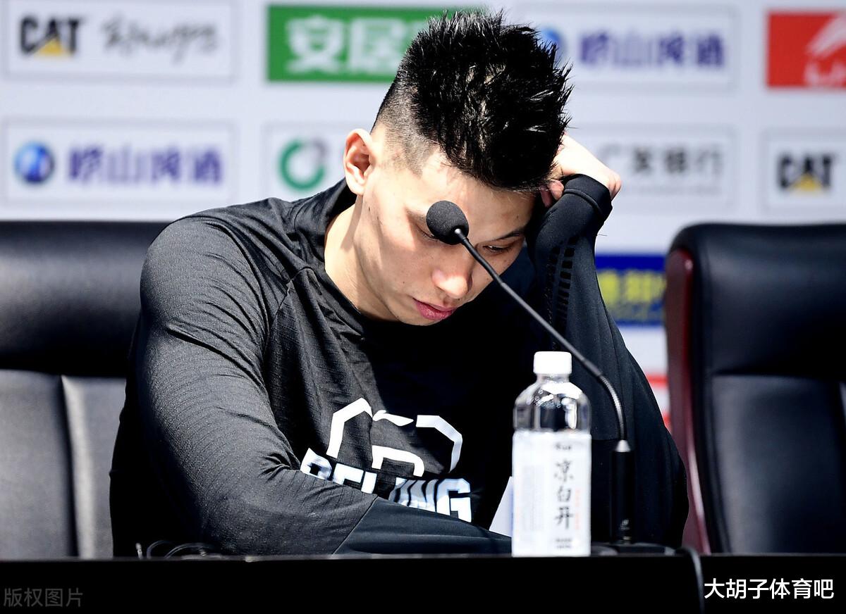 湖人队|摊牌了！林书豪“坑苦北京首钢”实锤了，解立彬分析一针见血，球迷怒了