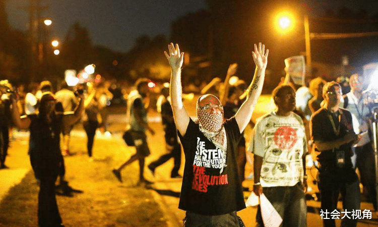 美国|战争无比美妙?特朗普:两次世界大战让美国崛起,第三次也准备好了