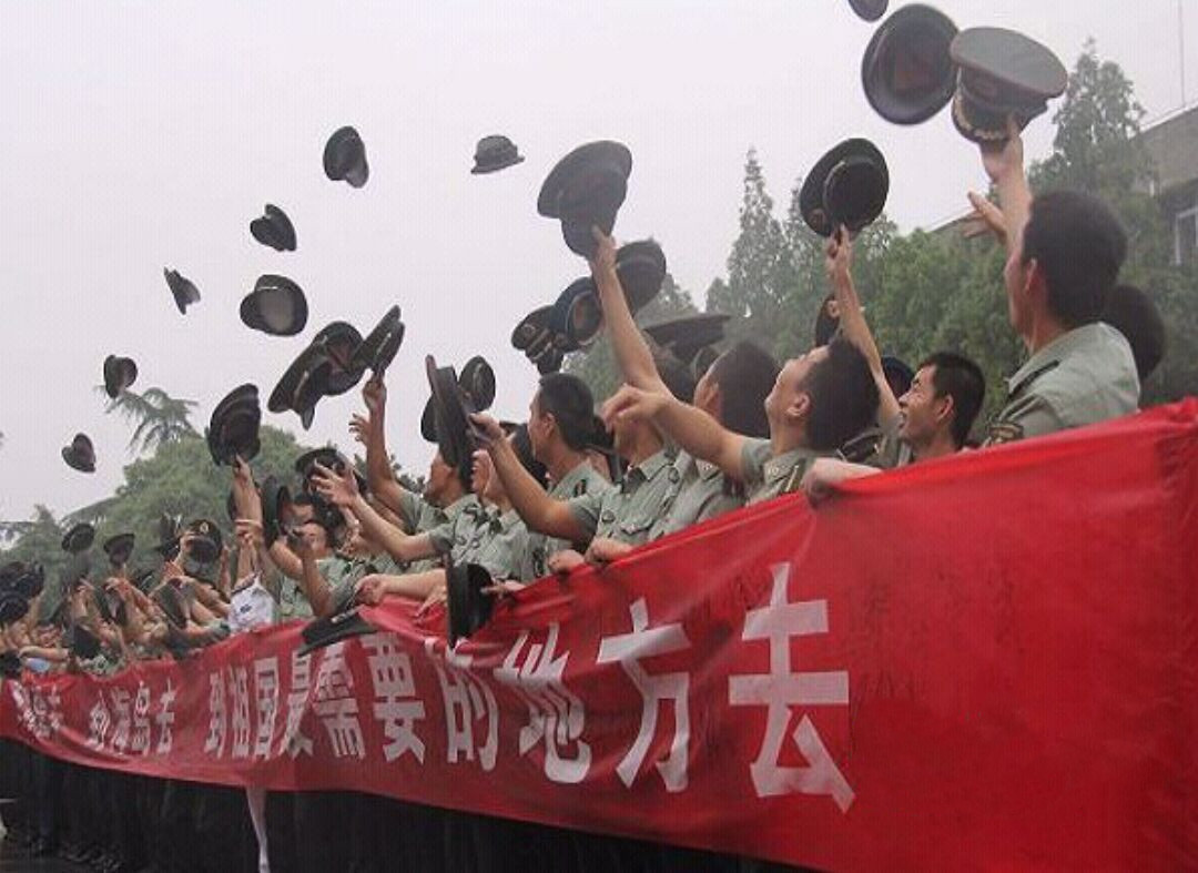 少数民族@满足以下三种条件中任意一种，二本分数也有可能上军校