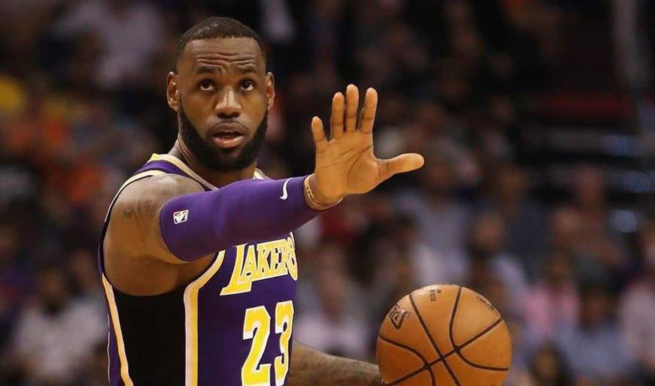 勒布朗·詹姆斯▲詹姆斯高兴跳起来了？湖人迎大好消息，本赛季总冠军彻底有戏了