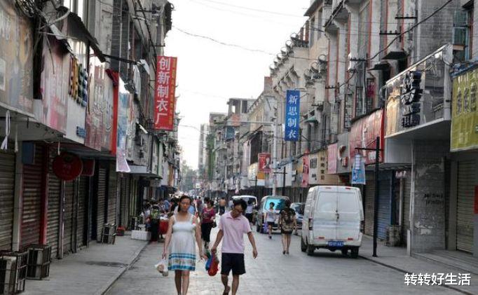 小县城的房卖不动了，可房价为什么还不降？4个原因很真实