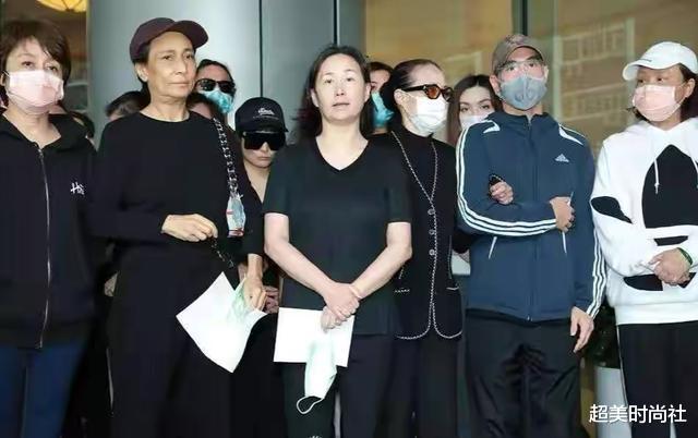 『赌王』赌王长这么帅，挑老婆却一个比一个颜值低，四太锅盖头他也不嫌弃