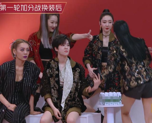 王霏霏|《乘风破浪》王霏霏遭宁静冷眼对待太尴尬,两人隐藏矛盾不可避免