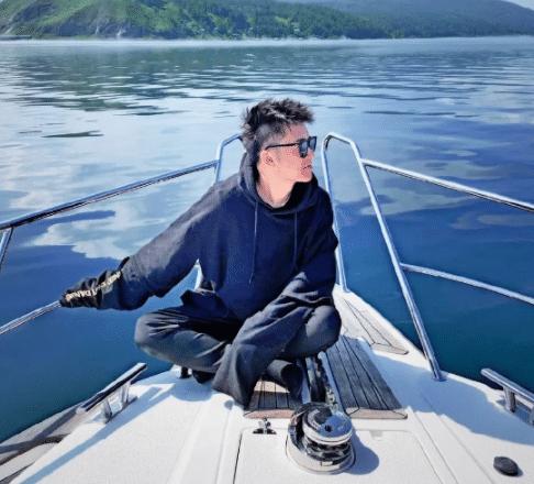 黄一|中国“最倒霉”的歌手，写一首红一首，然而自己唱一回黄一回！