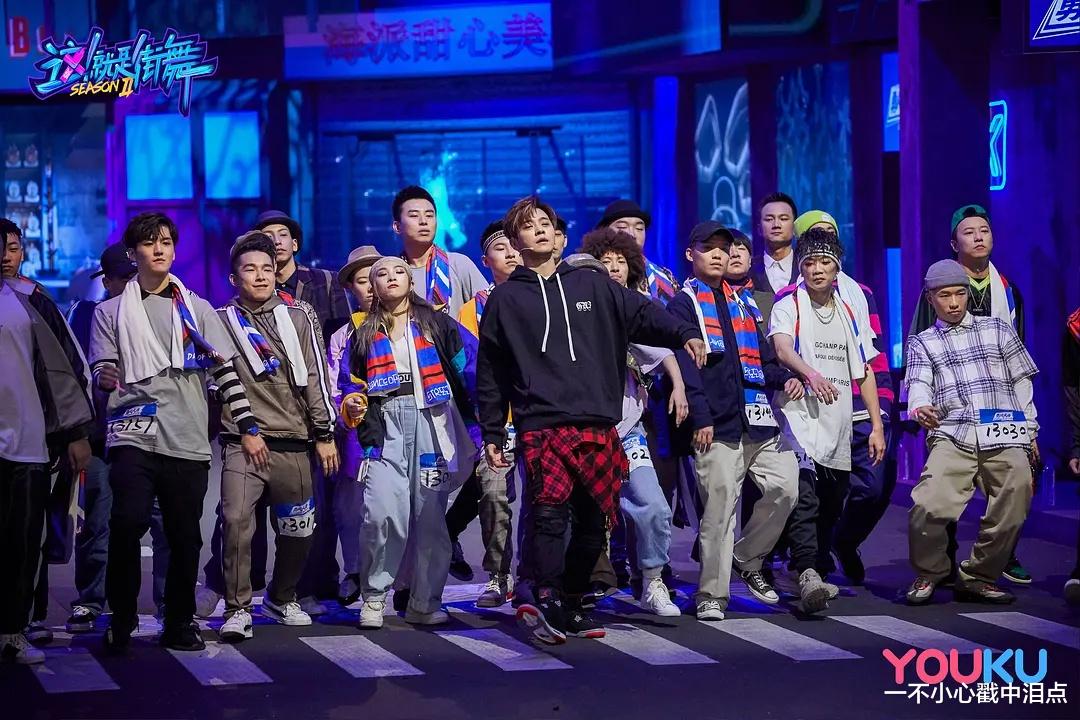 华晨宇■《这就是街舞》海报官宣上热搜，节目粉却吐槽一个队长也认不出来