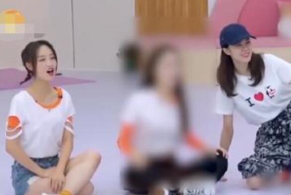 白冰|得罪了谁?白冰《乘风破浪》全身遭打码,粉丝怒怼节目组不尊重人