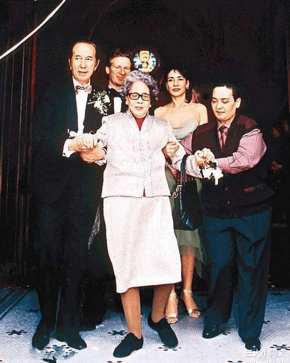 「赌王」赌王最丑的怪物女儿何超雄，年轻时竟是个超级大美人，撞脸影后林青霞