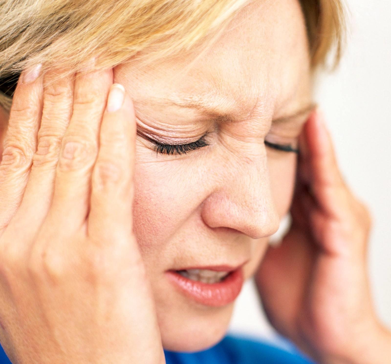 更年期|更年期女性，身体出现4个“暗示”，是在提醒你“大姨妈”要走了