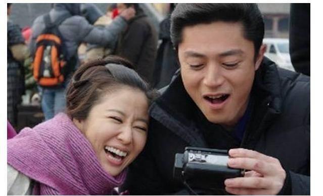 苏有朋|苏有朋近照大变样，他的妻子，是一个十足的大美人，笑起来很甜美