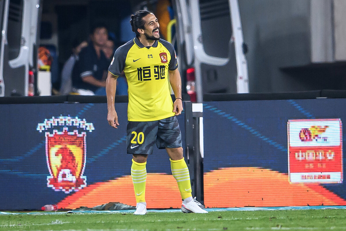 保利尼奥|恒大球员赛后评分：得分最高不是暴力鸟，最低是的归化球员洛国富