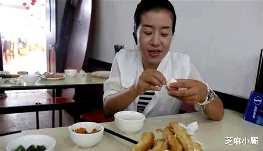 导游|导游为何不和游客同桌吃饭？一到吃饭时间就消失，他们是去哪里了
