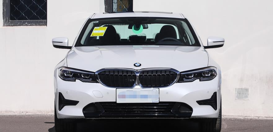 「wey vv6」手握26万，宝马3系最低配值得入手吗？标配2.0T+8AT开起来如何