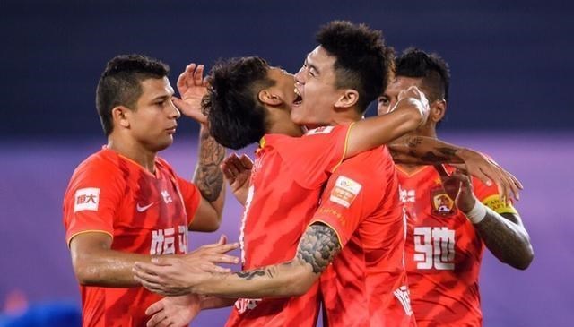 中超|无解！广州恒大黄金组合太厉害，中超开赛便征服球迷！