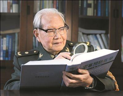 [李跃华]军医大毕业的李跃华，为何不能从事中医？考不了资格证？