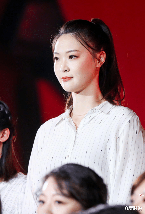 长腿|惠若琪终于对裙子下手了！1米92身高太吸睛，不愧是“圈内第一长腿”